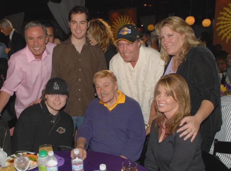 害！巴斯家族内斗，詹姆斯无辜躺枪