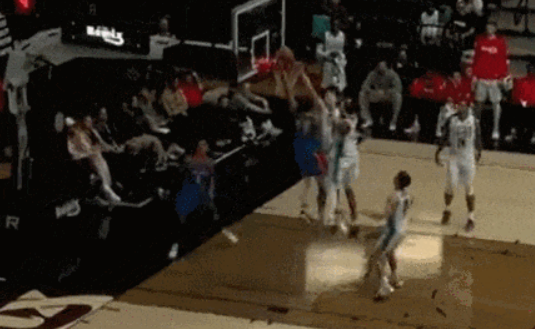 奇异果体育app-炸裂！大帽首轮16号秀！混音队友点评杨瀚森