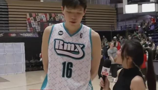 奇异果体育app-炸裂！大帽首轮16号秀！混音队友点评杨瀚森