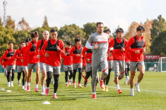 1638938157184030297.jpg 芒果体育官方网址-海港以爆棚状态冲击史上第二冠 最强首发11人浮现