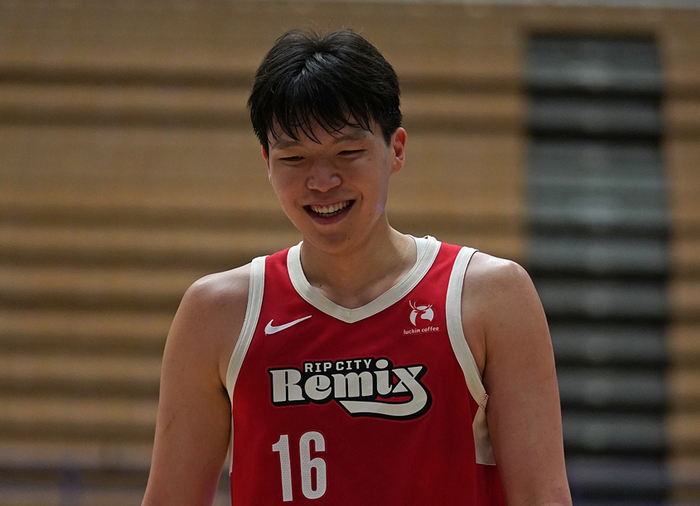 奇异果体育app-最后10分钟遭弃用！杨瀚森背靠背15+9+5献暴扣 被肘击后下场|太阳|NBA发展联盟|菲尼克斯太阳队|杨翰森|nba_新浪体育_新浪新闻