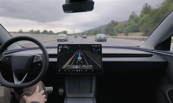 芒果体育官方网址-特斯拉保险费减半!