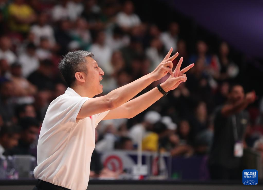 芒果体育在线登入-走马换将为一雪前耻!中国男篮开启世预赛备战,21人名单有讲究