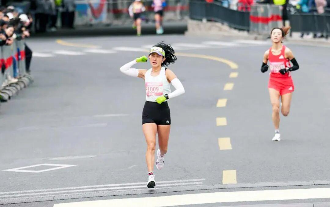 芒果体育在线登入-Sub132的八名女跑者,定义上海女子半马的她力量