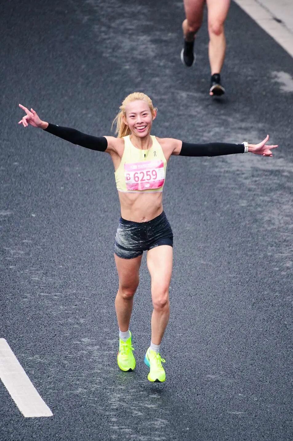 芒果体育在线登入-Sub132的八名女跑者,定义上海女子半马的她力量