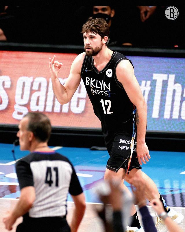 芒果体育官方网址-7记三分掀篮网进攻狂潮 第四巨头令绿军无力招架