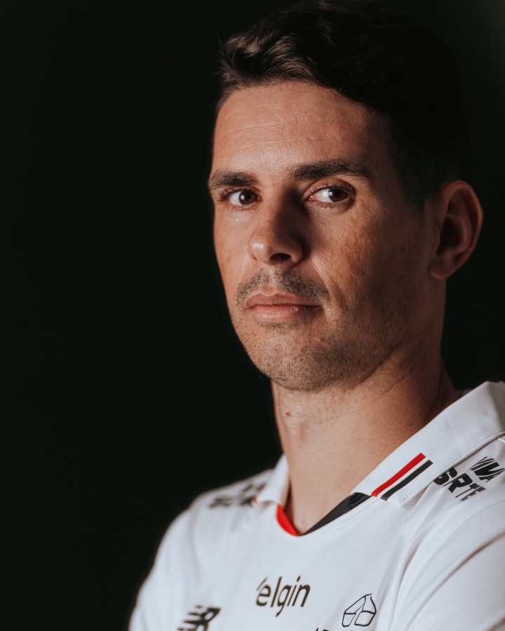 芒果体育在线登入-退役倒计时！巴媒：奥斯卡与圣保罗解约达协议，放弃近7000万薪资